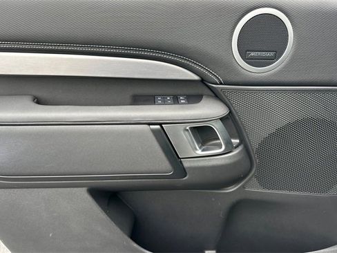 Certified 2024 Land Rover Discovery Dynamic SE image 10