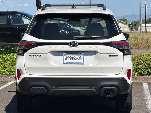Used 2025 Subaru Forester Touring AWD/4WD image 5