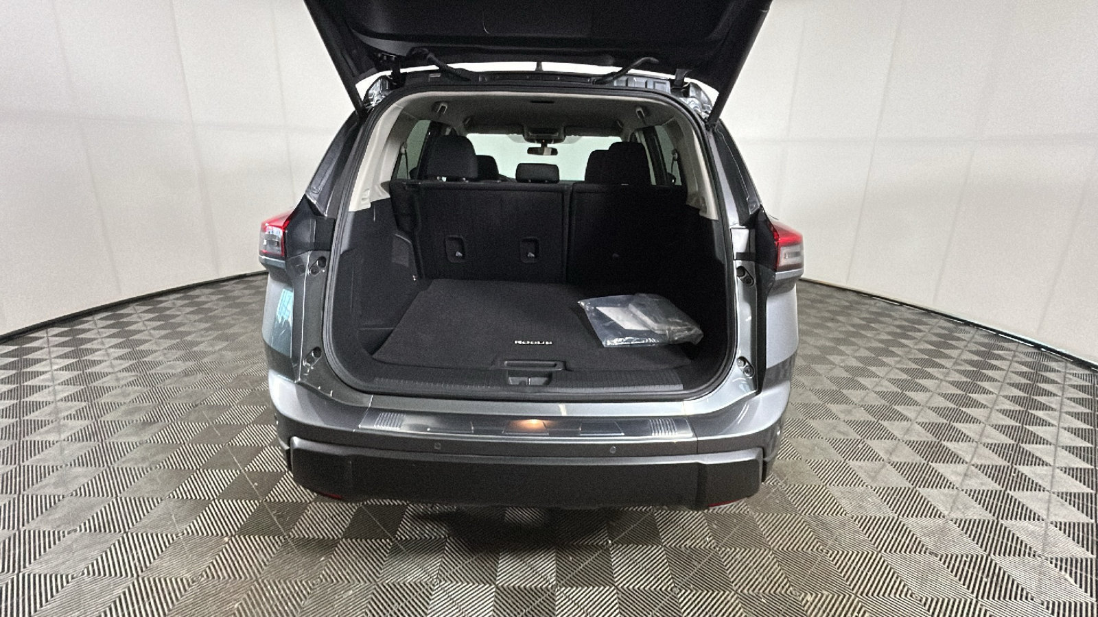 Certified 2026 Nissan Rogue SV AWD/4WD image 34