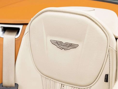 Used 2023 Aston Martin DB11 Volante image 39