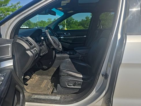 Used 2016 Ford Explorer Limited w/ Equipment Group 301A AWD/4WD image 3