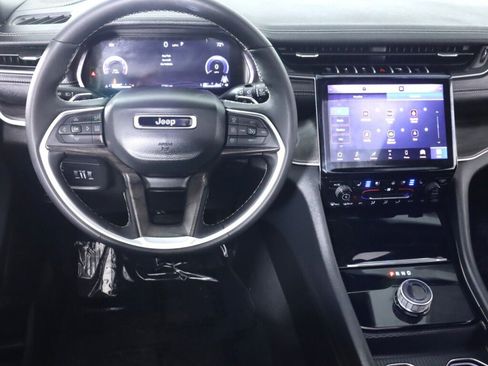Used 2025 Jeep Grand Cherokee Limited w/ Luxury Tech Group II RWD image 32