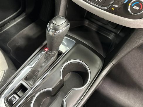Used 2021 Chevrolet Equinox LS FWD image 21