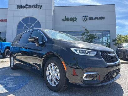 New 2026 Chrysler Pacifica Select