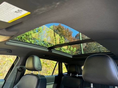 Used 2022 Volkswagen Atlas Cross Sport SE w/ Panoramic Sunroof Package image 28