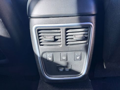 Used 2022 Chrysler 300 Touring L w/ Comfort Group image 13