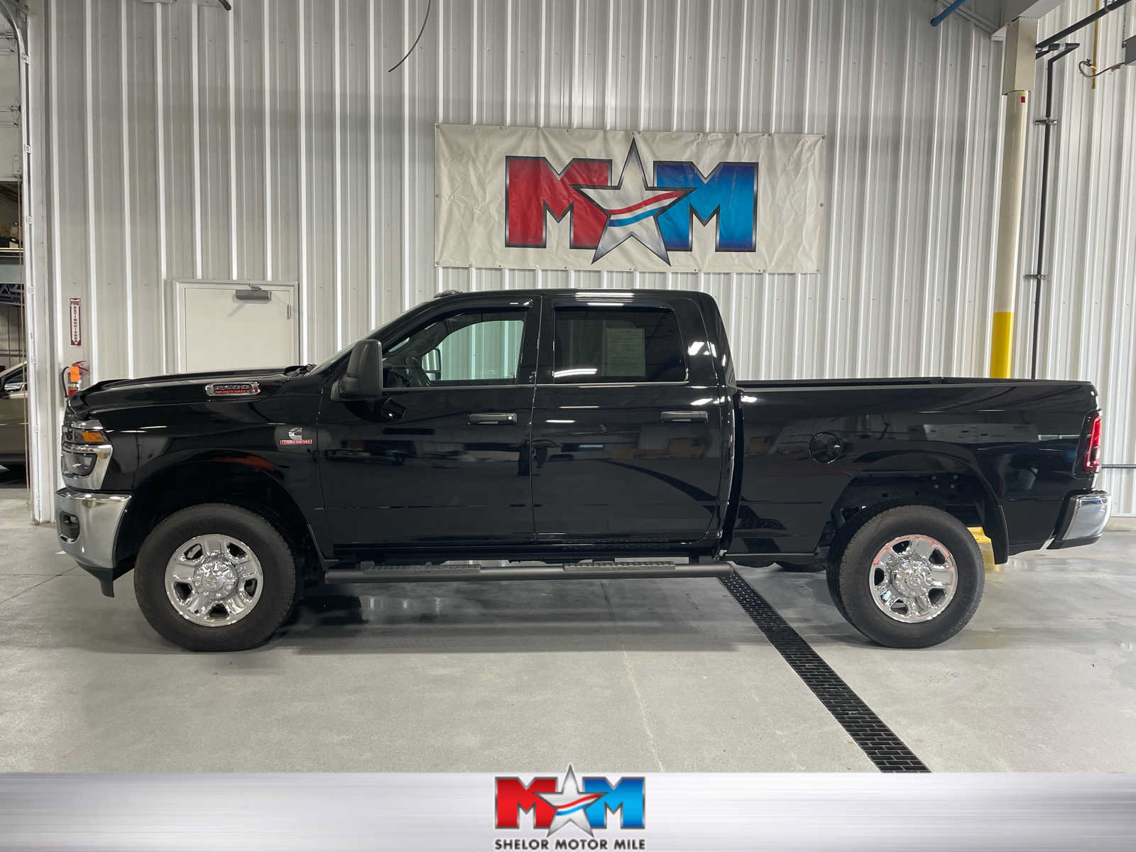 Used 2025 RAM 2500 Tradesman w/ Chrome Appearance Group AWD/4WD image 1