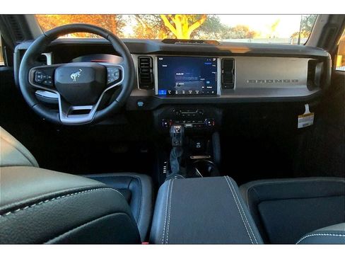 New 2025 Ford Bronco Outer Banks w/ Sasquatch Package image 7