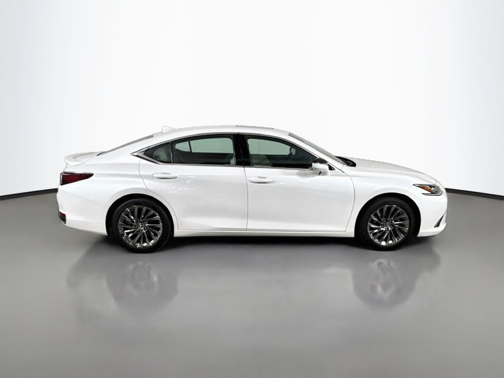 Certified 2024 Lexus ES 300h w/ Technology Package FWD image 4