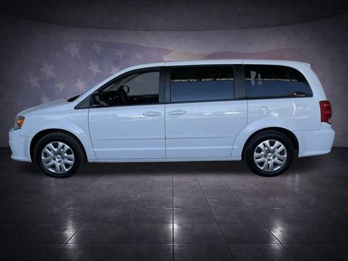Used 2017 Dodge Grand Caravan SE image 2