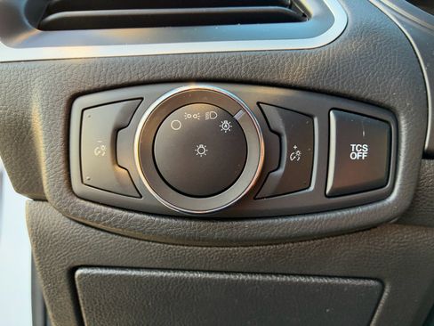 Used 2022 Ford Edge SE w/ Black Appearance Package image 12