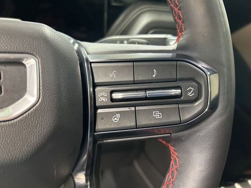 Used 2025 GMC Yukon AT4 Ultimate AWD/4WD image 17