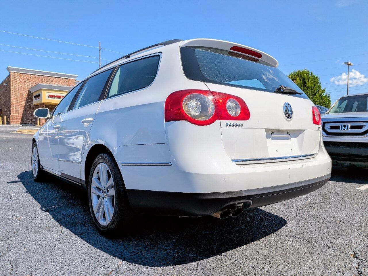 Used 2008 Volkswagen Passat 2.0T FWD image 23