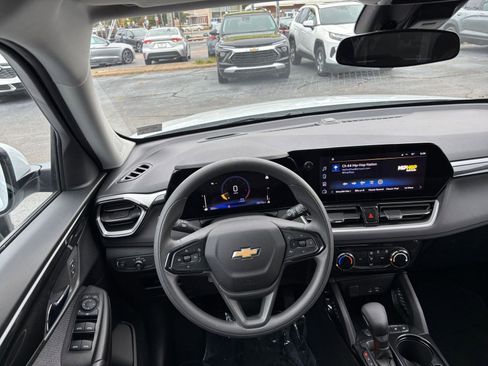 Used 2025 Chevrolet TrailBlazer LT image 33