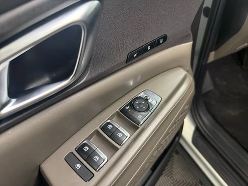 Used 2026 Kia Carnival EX FWD image 12