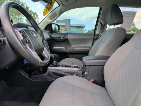 Used 2022 Toyota Tacoma SR5 w/ Technology Package RWD image 16