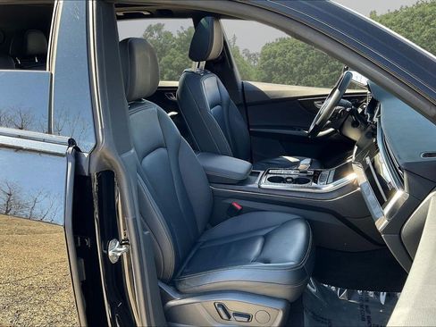 Used 2021 Audi Q8 Premium w/ Black Optic Package image 29