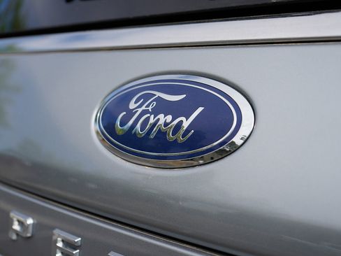 Used 2024 Ford Expedition XLT AWD/4WD image 9