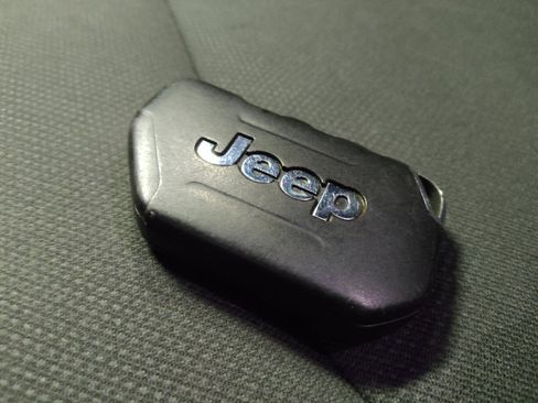 Used 2018 Jeep Wrangler Unlimited Sport AWD/4WD image 32
