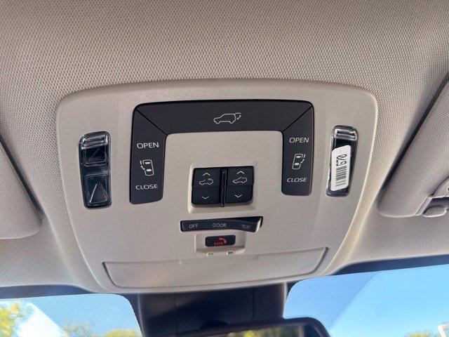 New 2026 Toyota Sienna XLE AWD/4WD image 30
