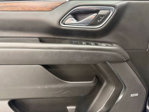Used 2023 Chevrolet Suburban Premier image 10