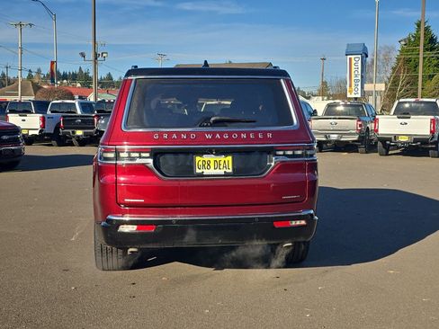 Used 2022 Jeep Grand Wagoneer Series III w/ Flexible Seating Group image 8