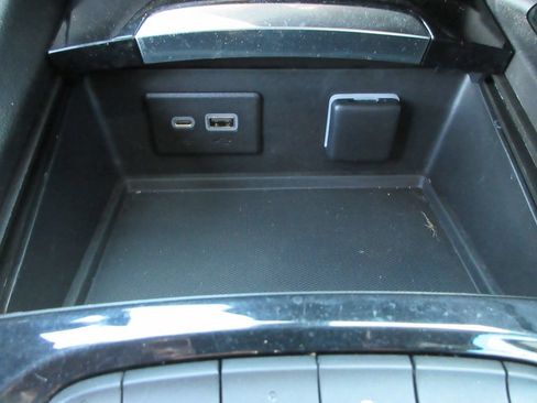 Certified 2022 Buick Envision Preferred w/ Sport Touring Package FWD image 29