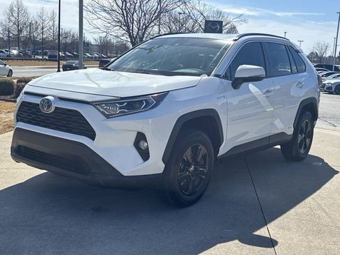 Used 2021 Toyota RAV4 XLE w/ Convenience Package image 12