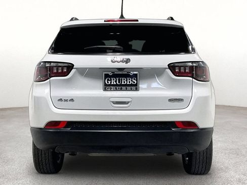 Used 2025 Jeep Compass Latitude AWD/4WD image 5