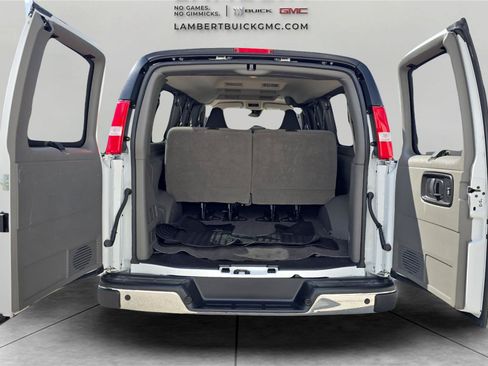 Used 2025 Chevrolet Express 3500 LT w/ LT Preferred Equipment Group RWD image 24