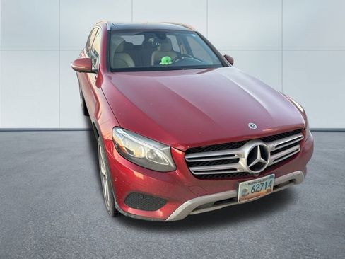 Used 2018 Mercedes-Benz GLC 300 4MATIC image 3