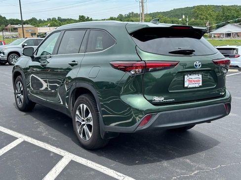 Used 2024 Toyota Highlander XLE AWD/4WD image 6