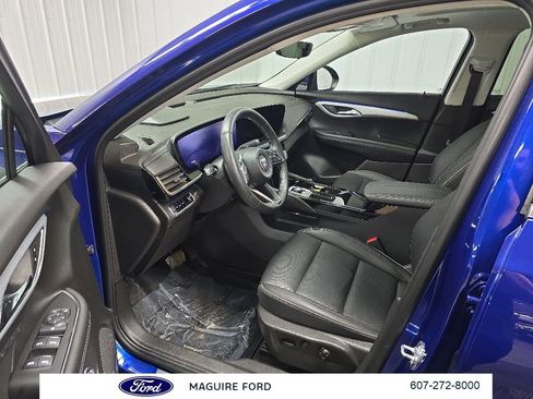 Used 2024 Buick Envision Avenir AWD/4WD image 32