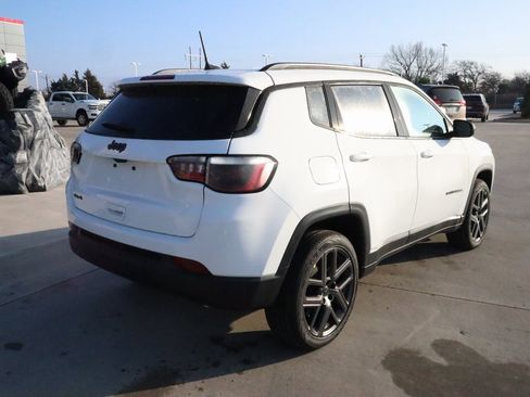 New 2026 Jeep Compass Latitude image 19
