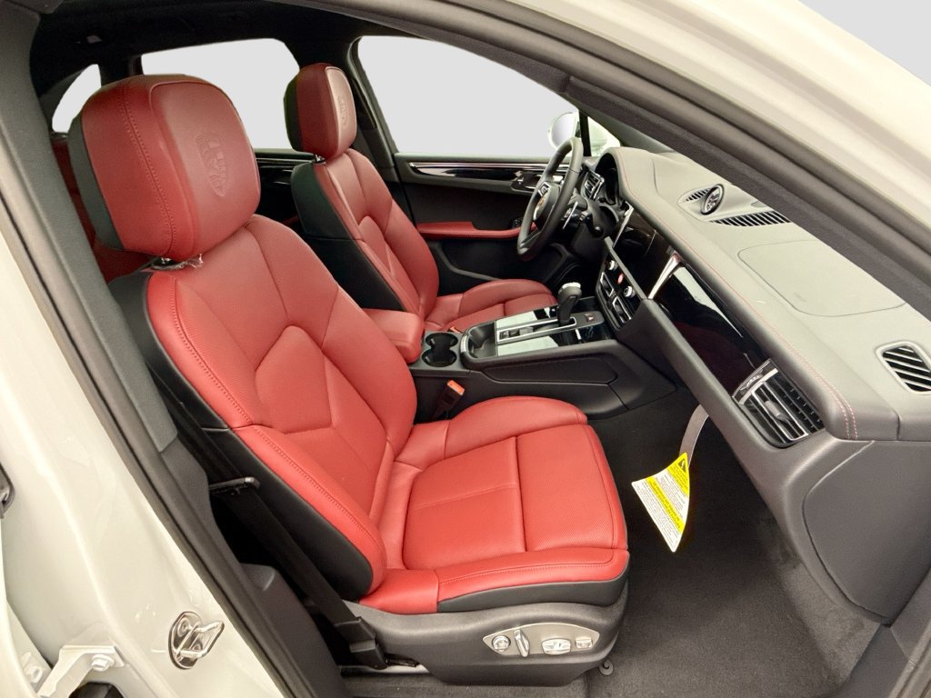 Used 2026 Porsche Macan AWD/4WD image 22