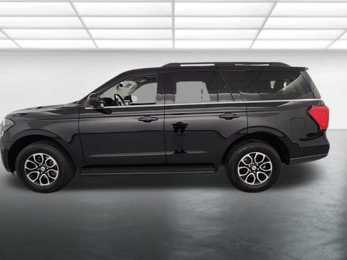 Used 2024 Ford Expedition XLT AWD/4WD image 5
