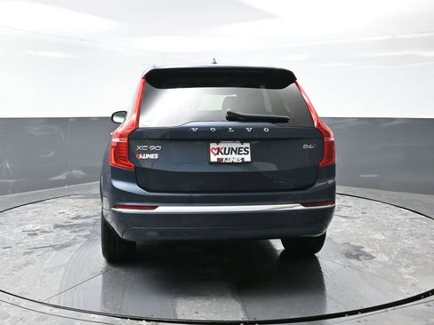 Used 2024 Volvo XC90 B6 Plus image 11