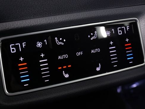 Used 2024 Audi Q8 e-tron Premium Plus w/ Premium Plus Package image 39