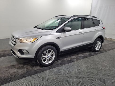 Used 2018 Ford Escape SE image 2