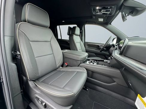 New 2026 Chevrolet Suburban Premier AWD/4WD image 15