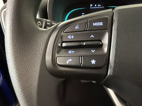 Certified 2025 Hyundai Venue SE FWD image 15