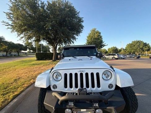 Used 2015 Jeep Wrangler Unlimited Sahara w/ Max Tow Package AWD/4WD image 2