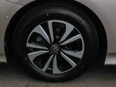 Used 2017 Toyota Prius Prime Advanced image 10