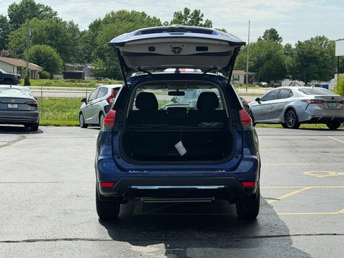 Used 2018 Nissan Rogue SV FWD image 11
