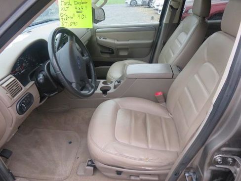 Used 2004 Ford Explorer XLT image 14