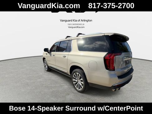 Used 2022 GMC Yukon XL Denali w/ Denali Premium Package AWD/4WD image 7