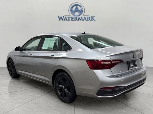Used 2022 Volkswagen Jetta SE image 3