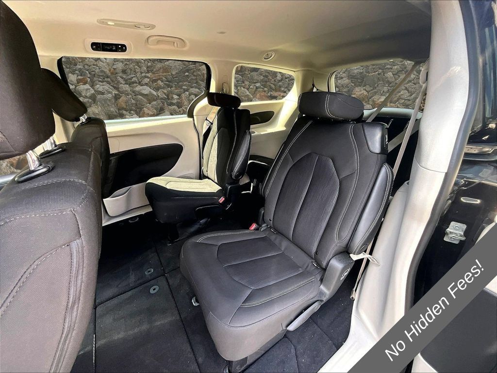 Used 2022 Chrysler Voyager LX FWD image 22