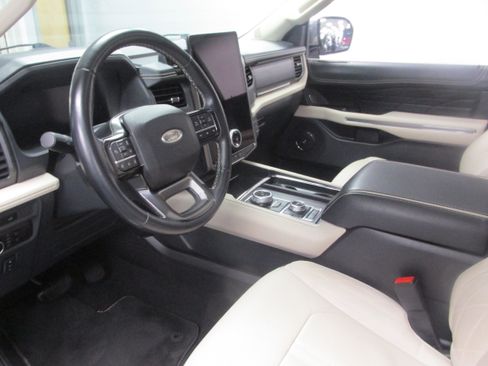 Used 2023 Ford Expedition Platinum image 26