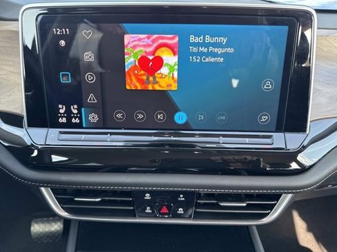 Used 2025 Volkswagen Atlas SE image 28